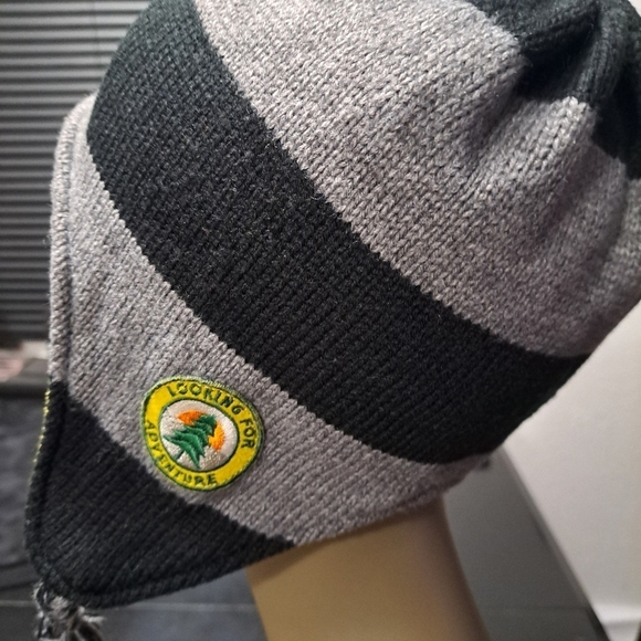 Black & Grey Boy's Striped Winter Hat Size L - Picture 5 of 6